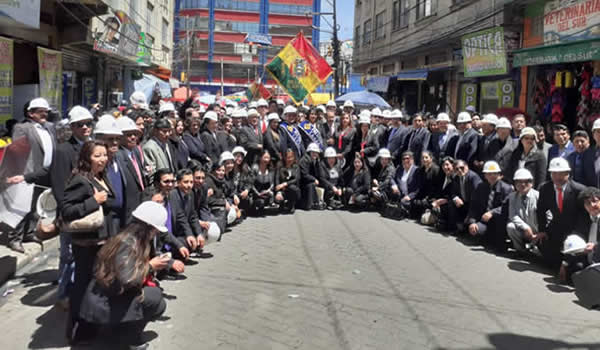 El CACEA participa en el desfile por el aniversario de la ciudad de El Alto